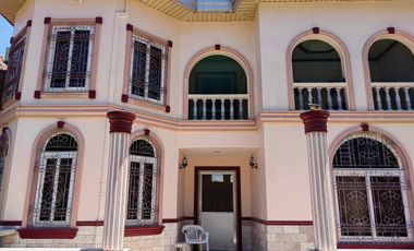 5 Bedroom Moroccan-American Large House in Castillejos, Zambales