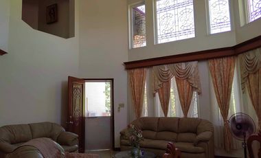 5 Bedroom Moroccan-American Large House in Castillejos, Zambales