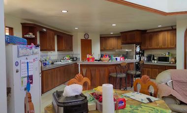 5 Bedroom Moroccan-American Large House in Castillejos, Zambales