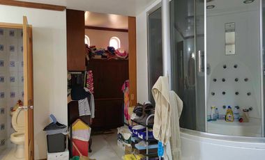 5 Bedroom Moroccan-American Large House in Castillejos, Zambales