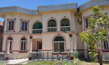 5 Bedroom Moroccan-American Large House in Castillejos, Zambales