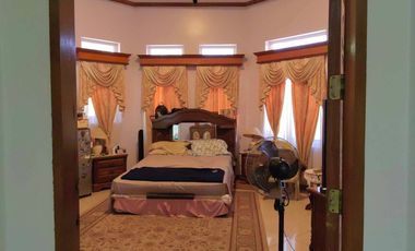5 Bedroom Moroccan-American Large House in Castillejos, Zambales