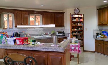 5 Bedroom Moroccan-American Large House in Castillejos, Zambales