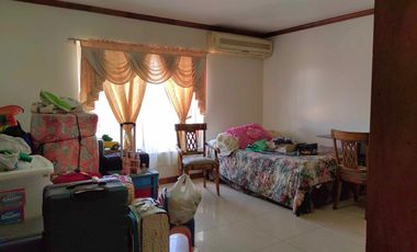 5 Bedroom Moroccan-American Large House in Castillejos, Zambales