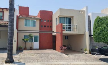 CASA EN VENTA EN LOMAS DE ANGELOPOLIS, 3 recamaras, 3 baños, estudio, sala de tv