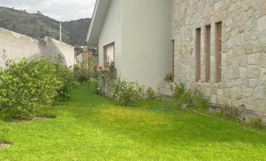 Flamante villa en venta de una planta Urb. Privada Challuabamba con 1.260m2T