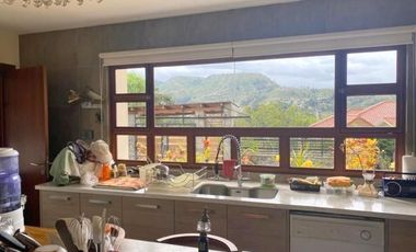 Flamante villa en venta de una planta Urb. Privada Challuabamba con 1.260m2T