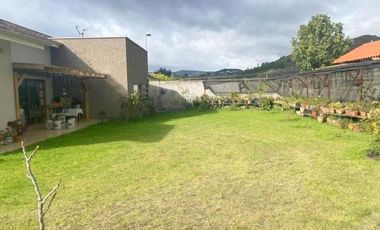 Flamante villa en venta de una planta Urb. Privada Challuabamba con 1.260m2T
