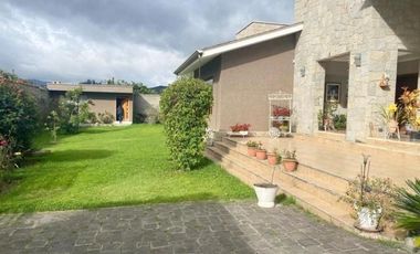 Flamante villa en venta de una planta Urb. Privada Challuabamba con 1.260m2T