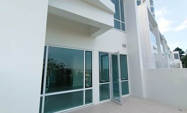 2 Bedroom Condo with Parking for Sale in Lahug Cebu City