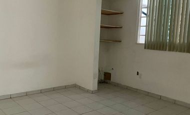 Venta de Edificio en Valle Dorado  con uso de suelo mixto