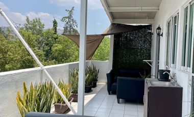 Venta de Edificio en Valle Dorado  con uso de suelo mixto