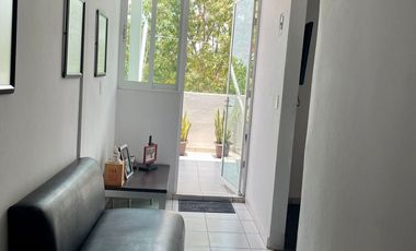 Venta de Edificio en Valle Dorado  con uso de suelo mixto