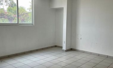 Venta de Edificio en Valle Dorado  con uso de suelo mixto