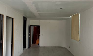 Venta de Edificio en Valle Dorado  con uso de suelo mixto