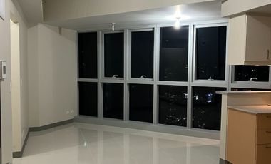 Rent to own condo 1 bedroom suite with balcony unit in Uptown Parksuites BGC near Uptown Mall