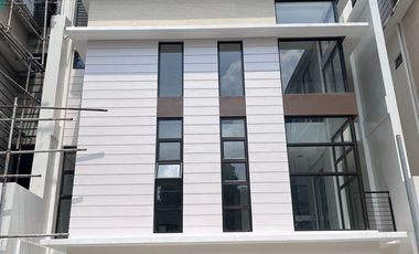 4br Townhouse in Quezon City Tandang Sora Congressional Visayas Ave inside subdivision