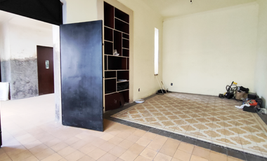 CASA PARA REMODELAR EN VENTA EN LA COLONIA MODERNA APTA PARA OFICINAS, CONSULTORIOS, CASA UNIFAMILIAR O DEPARTAMENTOS