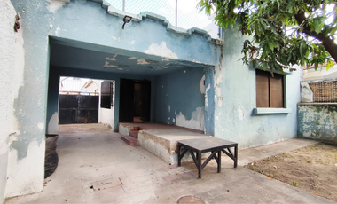 CASA PARA REMODELAR EN VENTA EN LA COLONIA MODERNA APTA PARA OFICINAS, CONSULTORIOS, CASA UNIFAMILIAR O DEPARTAMENTOS
