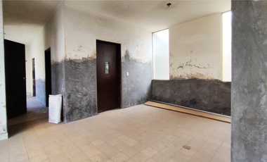 CASA PARA REMODELAR EN VENTA EN LA COLONIA MODERNA APTA PARA OFICINAS, CONSULTORIOS, CASA UNIFAMILIAR O DEPARTAMENTOS