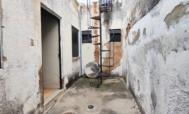 CASA PARA REMODELAR EN VENTA EN LA COLONIA MODERNA APTA PARA OFICINAS, CONSULTORIOS, CASA UNIFAMILIAR O DEPARTAMENTOS