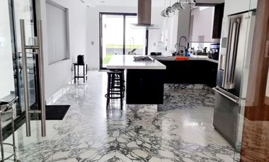 VENTA O RENTA RESIDENCIA EN CACALOMACAN 