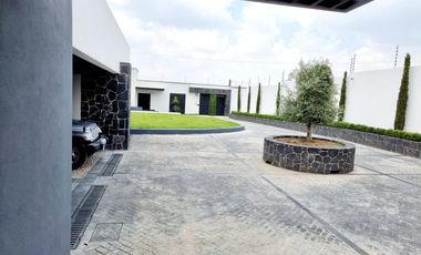 VENTA O RENTA RESIDENCIA EN CACALOMACAN 