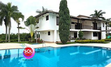 Finca  Casa campestre en arriendo con piscina y grandes zonas verdes en Cerritos, Pereira