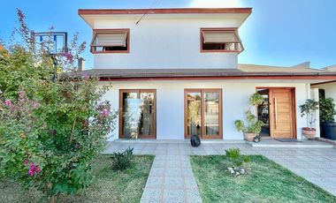 Se vende casa remodelada y ampliada en tranquilo y seguro sector de Villa Colón, Curicó