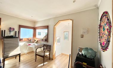 Se vende casa remodelada y ampliada en tranquilo y seguro sector de Villa Colón, Curicó