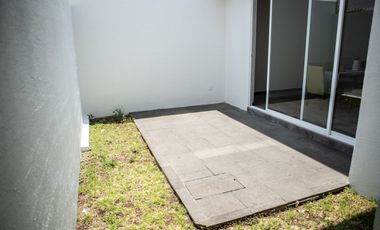 Casa en Venta de 3 recamaras muy amplias zona Exclusiva de Altozano en coto con acceso controlado amplias Areas verdes