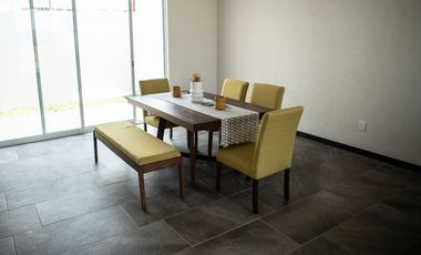 Casa en Venta de 3 recamaras muy amplias zona Exclusiva de Altozano en coto con acceso controlado amplias Areas verdes