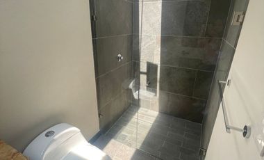 Casa en Venta de 3 recamaras muy amplias zona Exclusiva de Altozano en coto con acceso controlado amplias Areas verdes