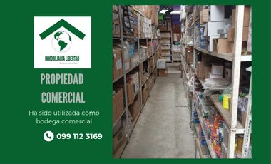 EN VENTA CASA ESQUINERA  EN PORTOVIEJO,    CON LOCALES COMERCIALES