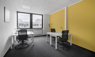 All-inclusive access to professional office space for 3 persons in HQ Topaz Tower Centre