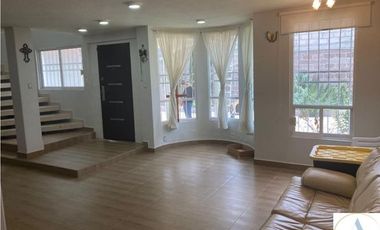 CASA -FINCA CON 760 MTS TERRENO EN HUEHUETOCA 3 RECAMARAS