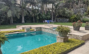 La Planicie - Vendo espectacular casa estilo americano - 7 Dorm, 15 Cocheras, Piscina, Dpto independiente, etc.