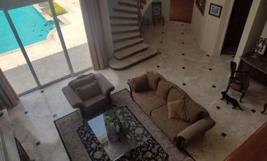 La Planicie - Vendo espectacular casa estilo americano - 7 Dorm, 15 Cocheras, Piscina, Dpto independiente, etc.