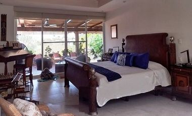 EXCELENTE CASA EN FRACC. Y CLUB DE GOLF STA. FE