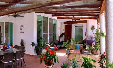 EXCELENTE CASA EN FRACC. Y CLUB DE GOLF STA. FE
