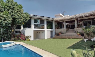 EXCELENTE CASA EN FRACC. Y CLUB DE GOLF STA. FE