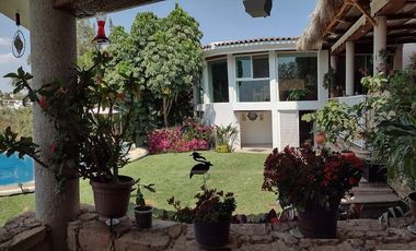 EXCELENTE CASA EN FRACC. Y CLUB DE GOLF STA. FE