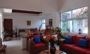 EXCELENTE CASA EN FRACC. Y CLUB DE GOLF STA. FE