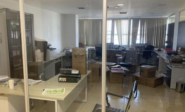 Renta de Edificio Amoblado con Oficinas Cerca a La Fabril S. A. Hospital Iess, Manta
