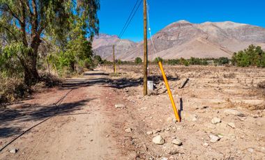 Última parcela plana, a 10 minutos de Vicuña. Electricidad, agua potable y de riego. $65 millones