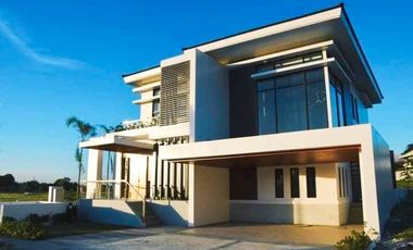 TIMELESS 2-STOREY, 3-BEDROOM HOUSE WITH BALCONY & PARKING FOR SALE IN ALABANG WEST