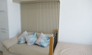 furnished studio unit  with a working space and free wifi- Avida Riala-Cebu I.T. Park