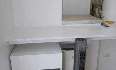 furnished studio unit  with a working space and free wifi- Avida Riala-Cebu I.T. Park