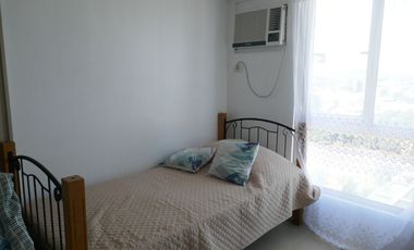 furnished studio unit  with a working space and free wifi- Avida Riala-Cebu I.T. Park