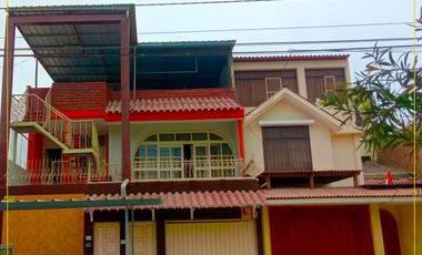 VENTA DE CASA DE TRES PISOS EN LA URB. SANTA ANA, PIURA